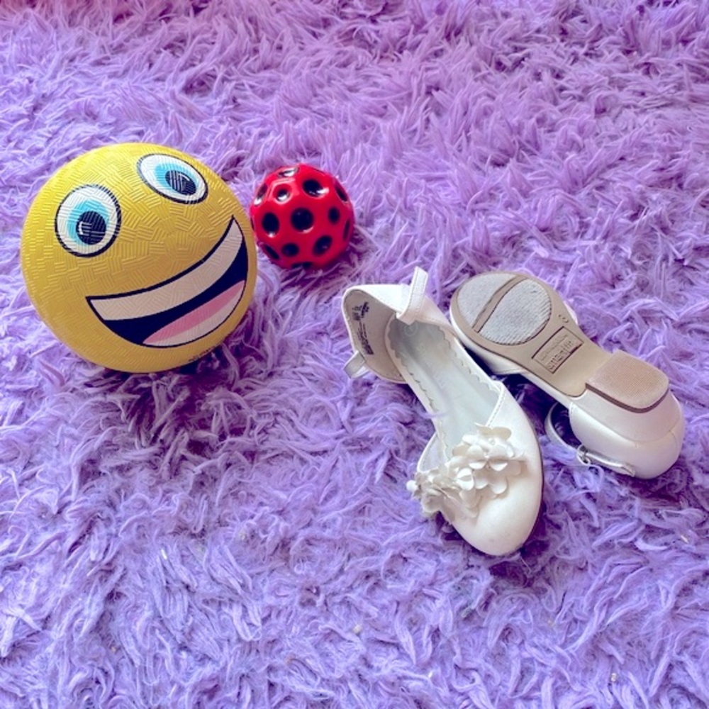 Smart Fit White Flower Pearl Dress Shoe - Picture 2 of 2